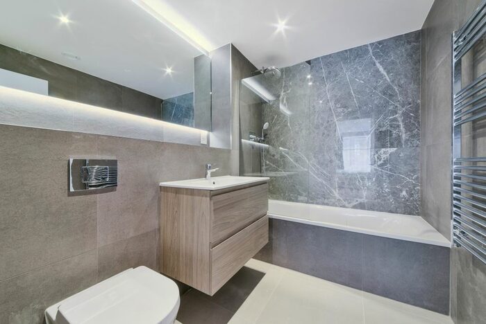 2 Bedroom Flat To Rent In Dog Kennel Hill, London, SE22