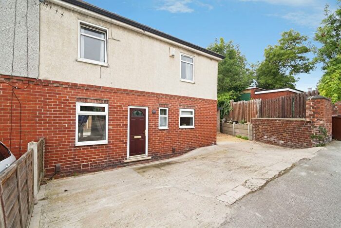 4 Bedroom Semi-Detached House For Sale In Doncaster Road, Barnsley, S70