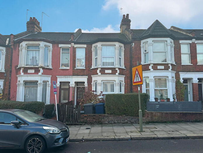 2 Bedroom Flat For Sale In Squires Lane, Finchley, London, N3