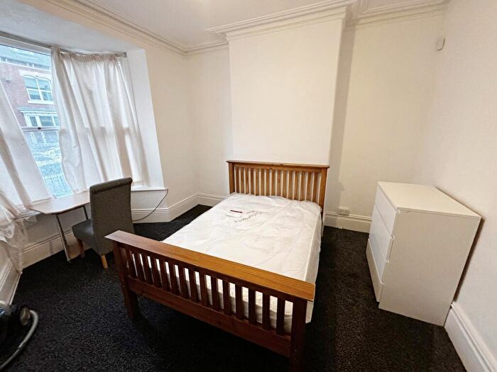 Terraced House To Rent In Club Garden Road, Sheffield, S11