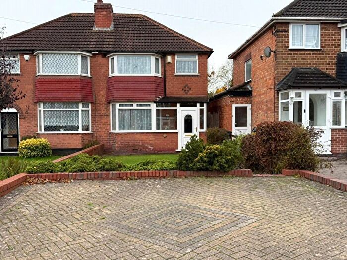 3 Bedroom Semi Detached House For Sale In Torre Avenue, Northfield, Birmingham, West Midlands, B31