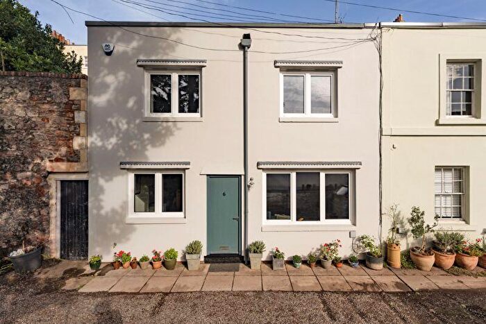 2 Bedroom End Of Terrace House For Sale In Caledonia Mews, Princess Victoria Street | Clifton, BS8
