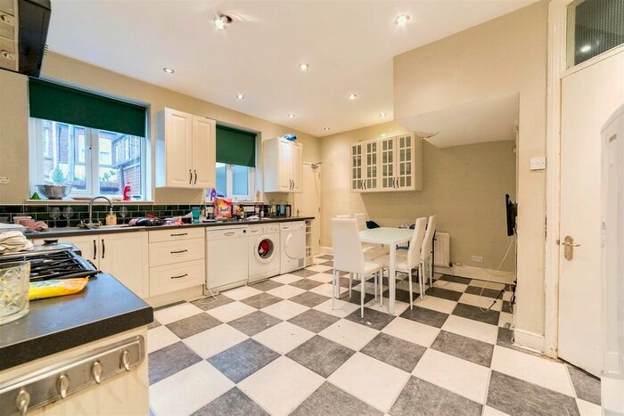 6 Bedroom End Of Terrace House To Rent In Lansdowne Gardens, Jesmond, Newcastle Upon Tyne, NE2