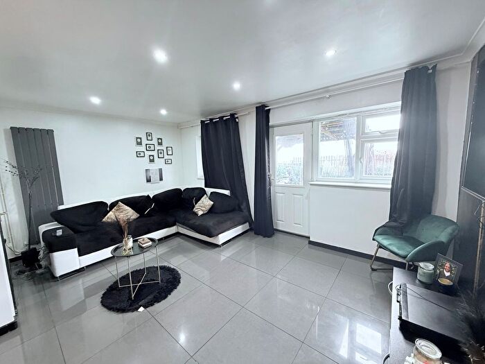 3 Bedroom Property To Rent In Silbury Close, Nottingham, NG11