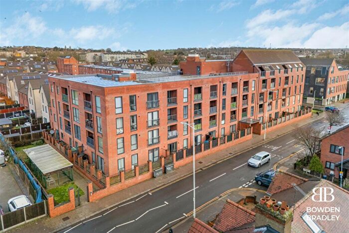 1 Bedroom Apartment For Sale In Marine Crescent, Hainault, IG6