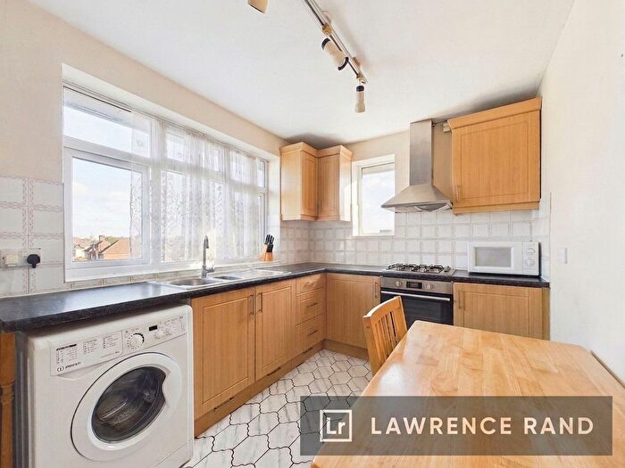 2 Bedroom Flat To Rent In West Mead, Ruislip, HA4