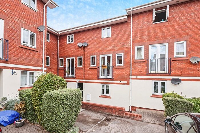 2 Bedroom Flat For Sale In King Edmunds Square, Worcester, Worcestershire, WR1