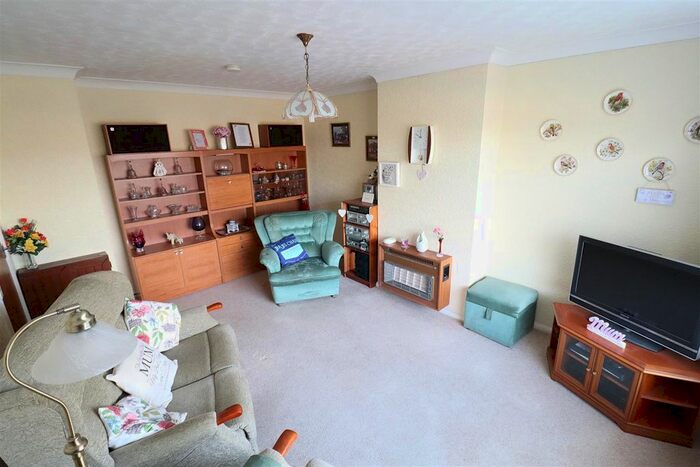 2 Bedroom Semi-Detached Bungalow For Sale In Brain Valley Avenue, Black Notley, Braintree CM77