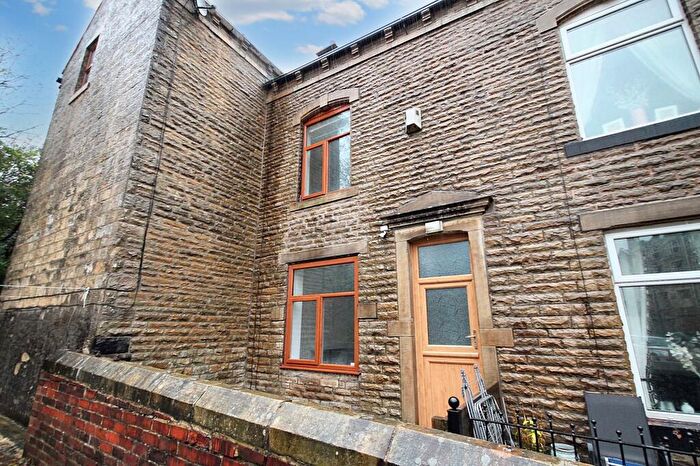 4 Bedroom Terraced House To Rent In Oakleigh Terrace, Todmorden, OL14