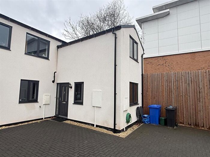 2 Bedroom Town House For Sale In Guild Terrace, Burton-On-Trent, DE14