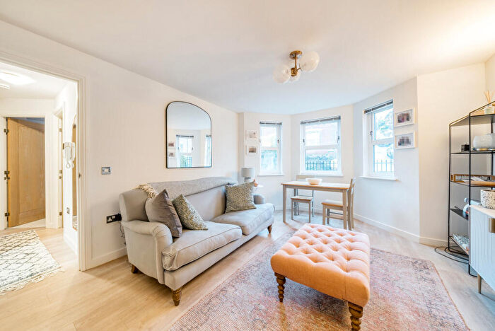 2 Bedroom Flat For Sale In Sydenham Road, Guildford, GU1