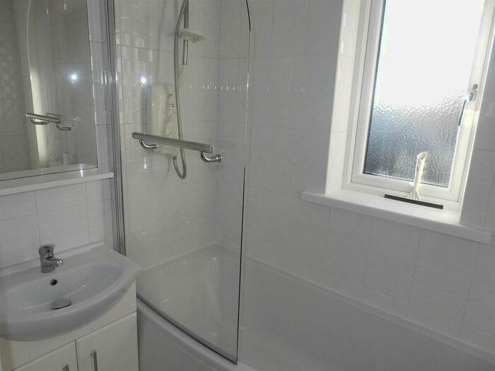 3 Bedroom Property To Rent In Station Road, Cleland, Motherwell, ML1