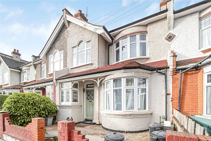 3 Bedroom Flat To Rent In Montana Road, London, SW17