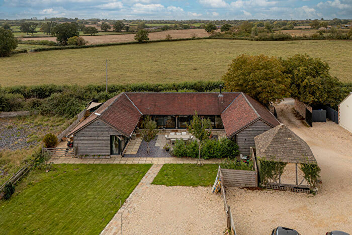 4 Bedroom Barn Conversion For Sale In The Stables, Lamberts Marsh, BA14