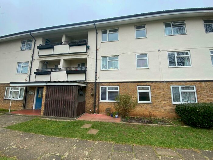 2 Bedroom Apartment To Rent In Buckthorn Avenue, SG1