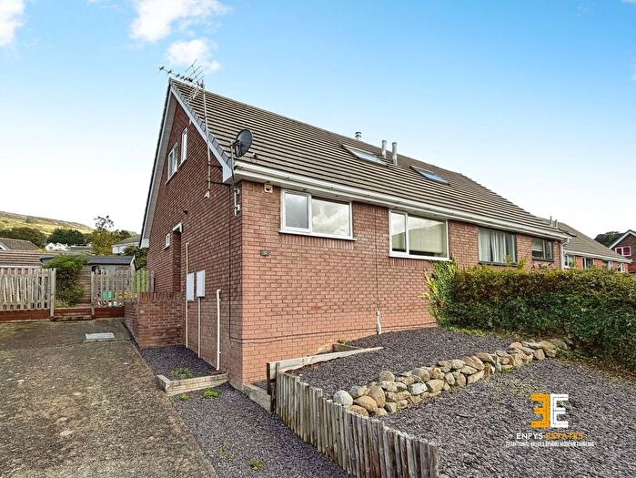 3 Bedroom Semi-Detached House For Sale In Cae America, Llanfairfechan, LL33