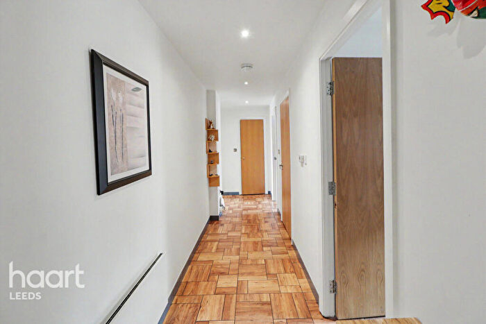2 Bedroom Apartment For Sale In Whitehall Quay, Leeds, LS1