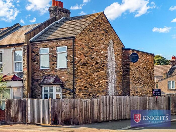 1 Bedroom Maisonette For Sale In Gloucester Road, London, N18