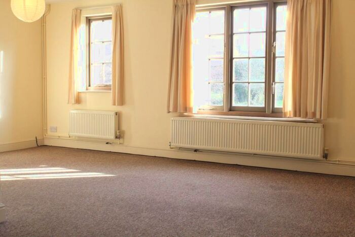 2 Bedroom Flat To Rent In B U/F Northgate, Canterbury Ref:, CT1