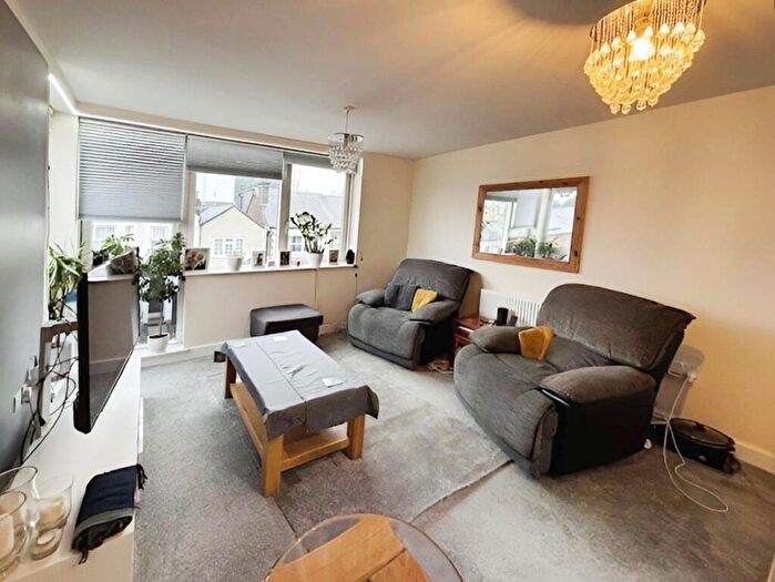 2 Bedroom Flat For Sale In Cotterells, Hemel Hempstead, HP1