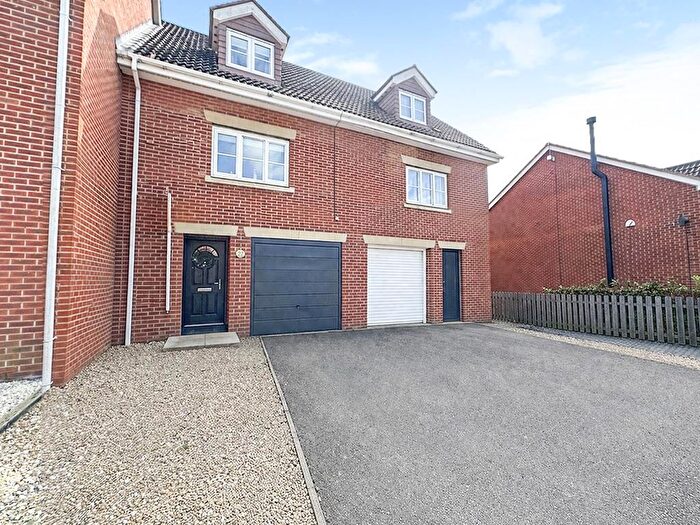 3 Bedroom Town House For Sale In Maple Drive, North Duffield, Selby, YO8
