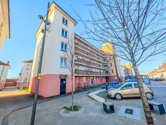 2 Bedroom Flat To Rent In Barnfield Road, Plumstead, London, SE18