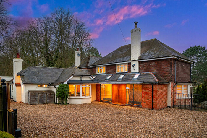 4 Bedroom Detached House For Sale In Henley Road Hurley Maidenhead, Berkshire, SL6