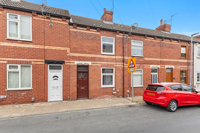 2 Bedroom Terraced House For Sale In Smawthorne Grove, Castleford, WF10