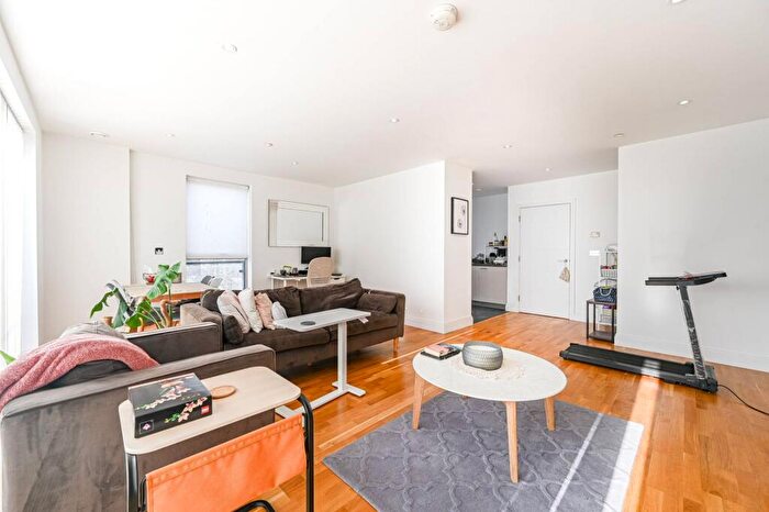 2 Bedroom Flat For Sale In Weston Point, Woolwich, London, SE18