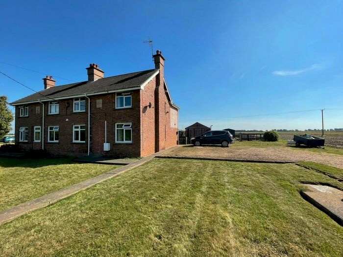 4 Bedroom Semi-Detached House For Sale In Eaugate Road, Moulton Chapel, PE12