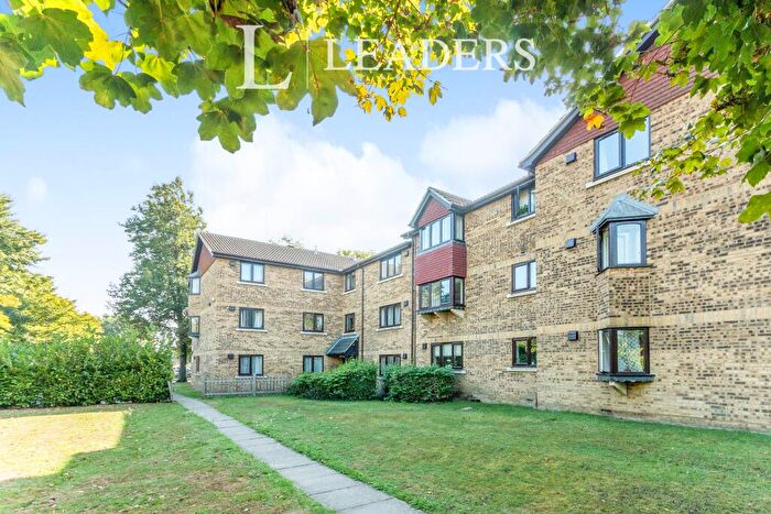 1 Bedroom Flat To Rent In Latimer Close, GU22