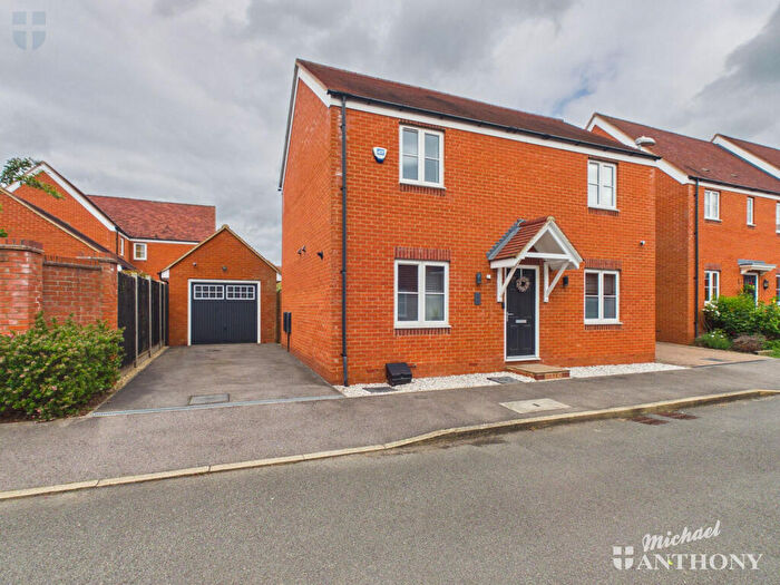3 Bedroom Detached House For Sale In Elmore Street, Aylesbury, HP18