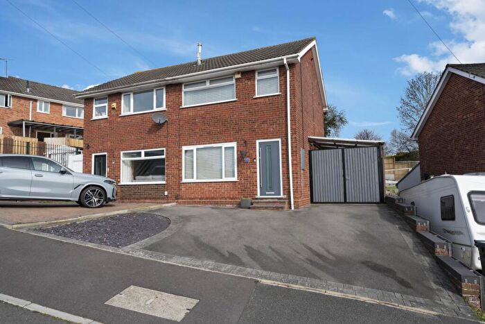 3 Bedroom Semi Detached House For Sale In Tiverton Close, Kingswinford, DY6