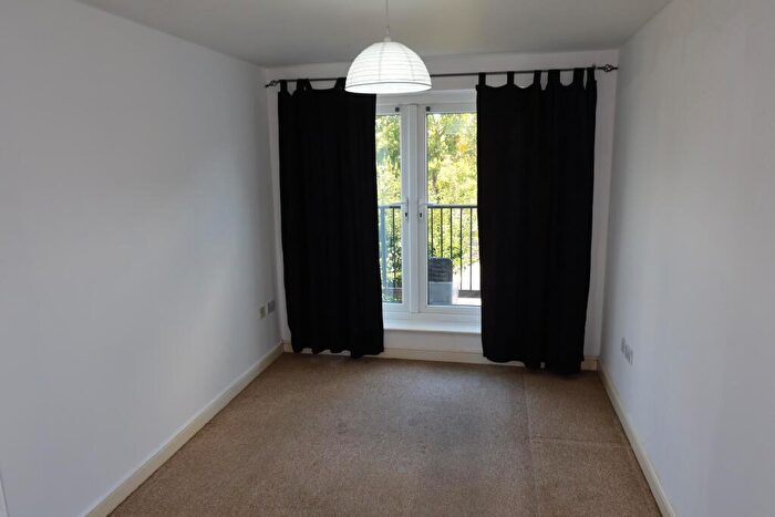 2 Bedroom Apartment To Rent In Admirals Way, Gravesend, Kent, DA12