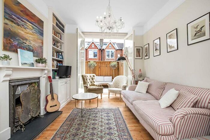 4 Bedroom Semi-Detached House To Rent In Waveney Avenue, Peckham Rye, SE15