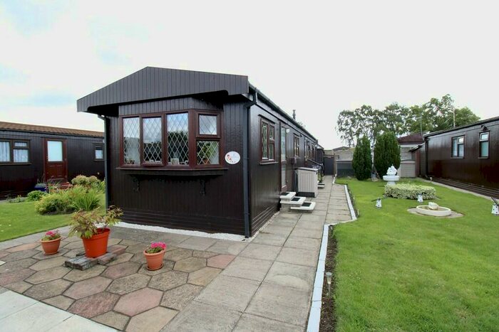 2 Bedroom Park Home For Sale In Poplar Drive, The Elms, Torksey, LN1