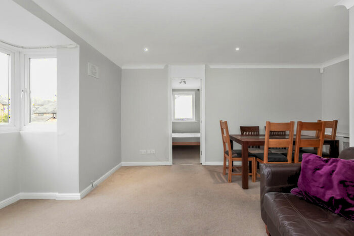 3 Bedroom Flat To Rent In Hull Close, Surrey Quays, SE16