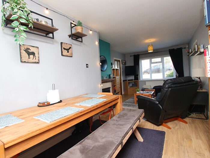 3 Bedroom Semi-Detached House For Sale In Westhill Drive, Llantrisant Pontyclun, CF72