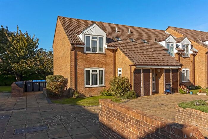 1 Bedroom Flat For Sale In Elm Grove, Lancing, BN15