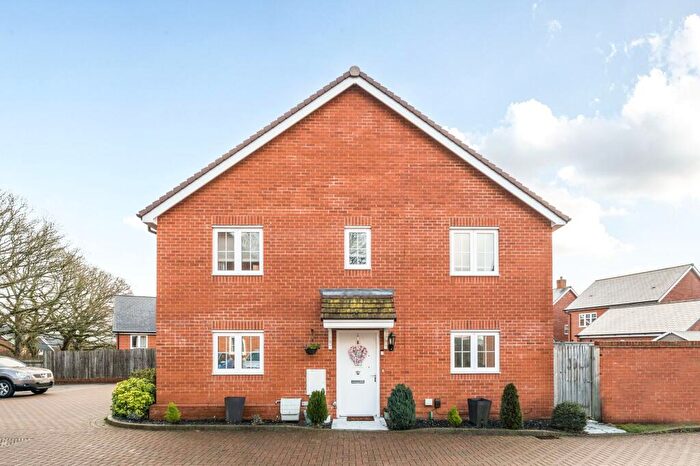 3 Bedroom Semi-Detached House For Sale In Wallace Avenue, Botley, SO32