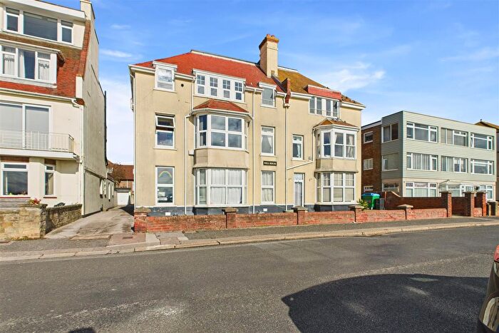2 Bedroom Flat For Sale In Marine Drive West, Bognor Regis, PO21