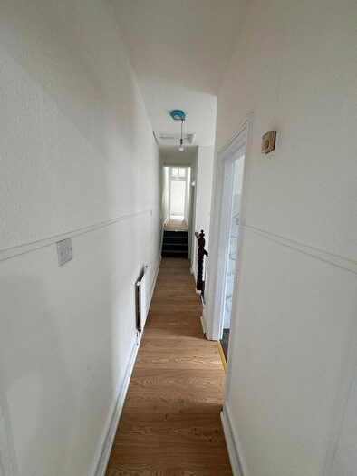 2 Bedroom Flat To Rent In A London Road, London, SW16