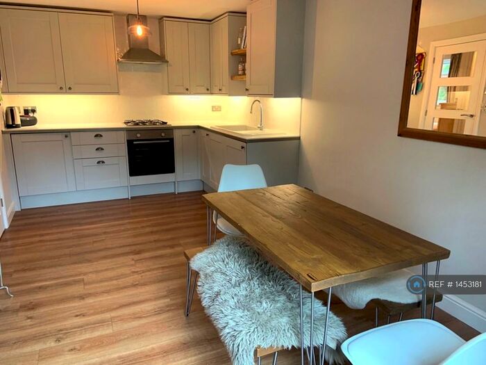 1 Bedroom Flat To Rent In Finsbury Place, Chipping Norton, OX7