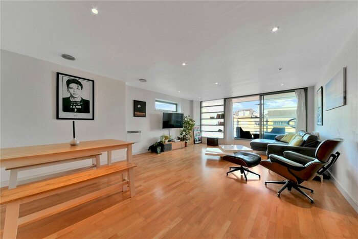 1 Bedroom Flat To Rent In Garden Walk, Shoreditch, London, EC2A