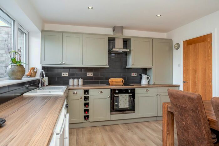 2 Bedroom Detached Bungalow For Sale In Appletree Drive, Hambleton, Selby, YO8