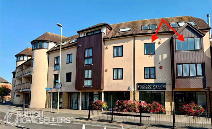 2 Bedroom Apartment For Sale In Old Milton Road, New Milton, Hampshire, BH25