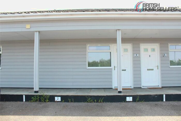 2 Bedroom Bungalow For Sale In Rawreth Lane, Rawreth, Wickford, Essex, SS11