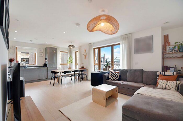 3 Bedroom Flat For Sale In Oakum Square, London, E11