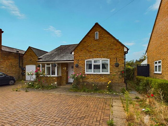 2 Bedroom Detached Bungalow To Rent In St. Johns Avenue, Harlow, CM17