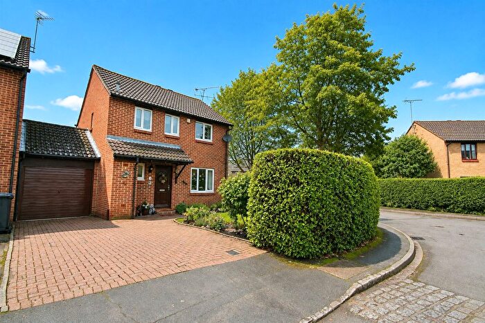 3 Bedroom Detached House For Sale In Alterton Close, Goldsworth Park, Woking, Surrey, GU21